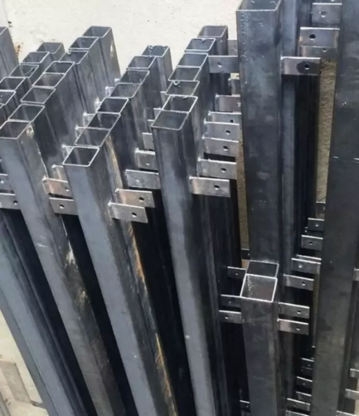 Столб для забора с планками 60*60*2 L= 3м